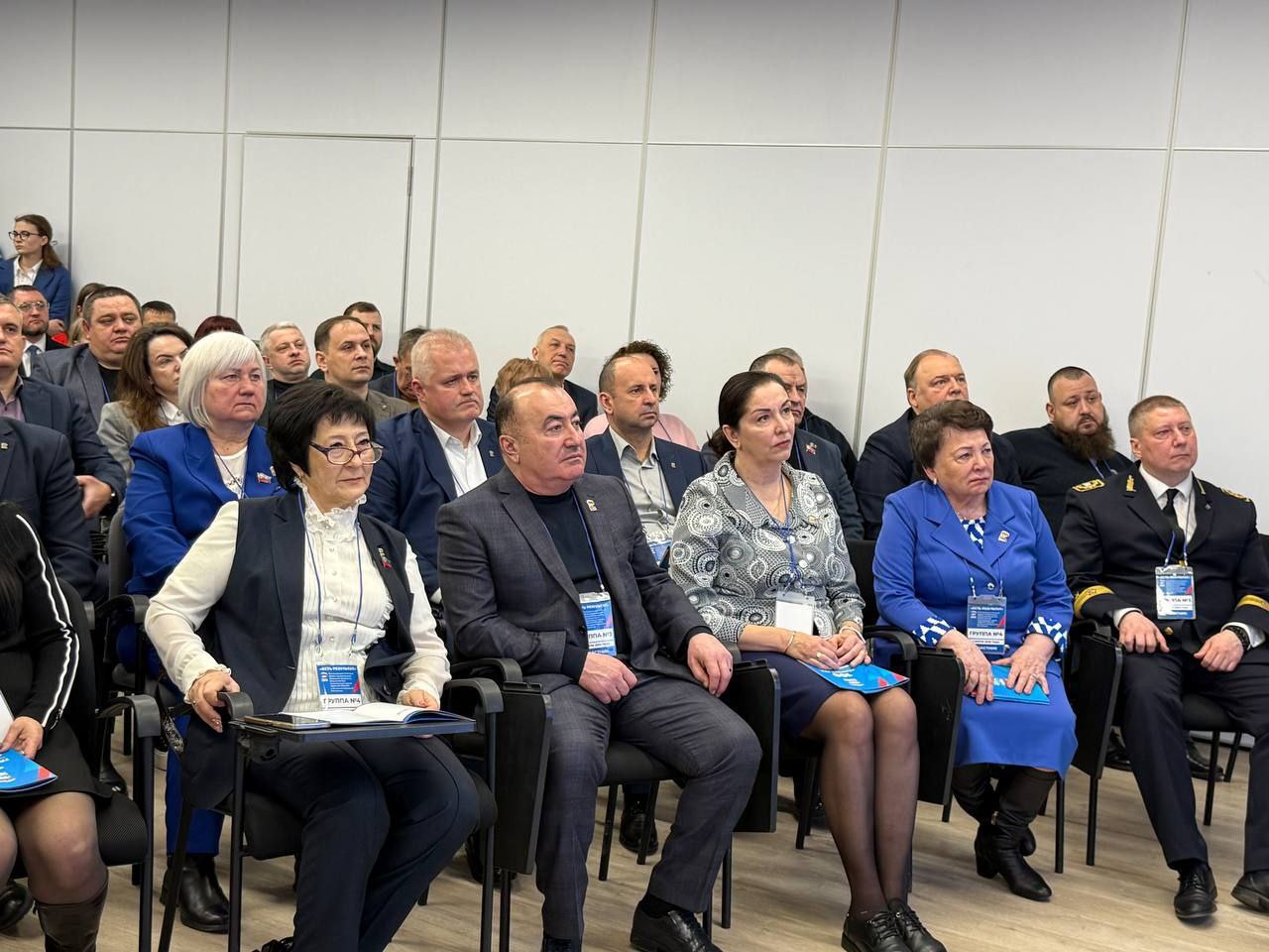 Наталия Жулинская: Сегодня вместе с коллегами и однопартийцами в составе делегации от Стаханова приняла участие в масштабном отчетном форуме «Единой России»