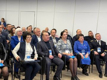 Наталия Жулинская: Сегодня вместе с коллегами и однопартийцами в составе делегации от Стаханова приняла участие в масштабном отчетном форуме «Единой России»