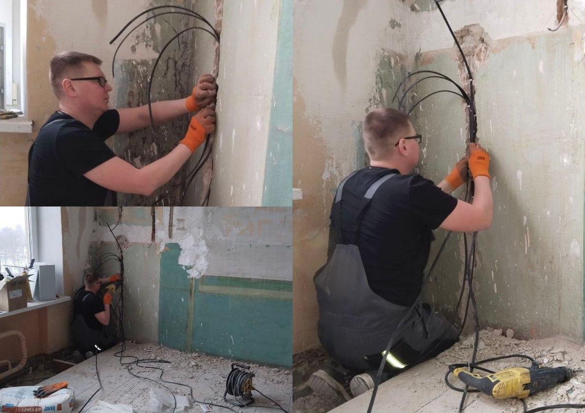 Специалисты из Удмуртии продолжают ремонтировать кабинет физики в Лутугинской средней школе №1