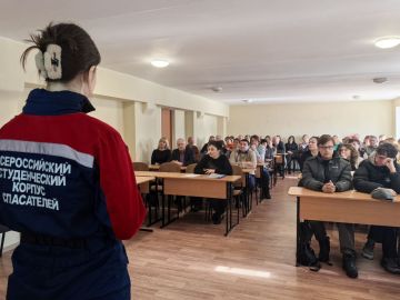 Добровольцы студенческого спасательного отряда «СТИмул» провели для сотрудников института практический инструктаж по действиям в чрезвычайных ситуациях