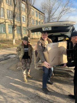 Александр Малькевич: От сердца – сердцу! Волонтёры из Петербурга помогли лутугинской школе