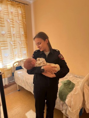 111 Полицейские проводят в отношении луганчанки проверку по факту ненадлежащего исполнения родительских обязанностей по уходу за новорождённым сыном