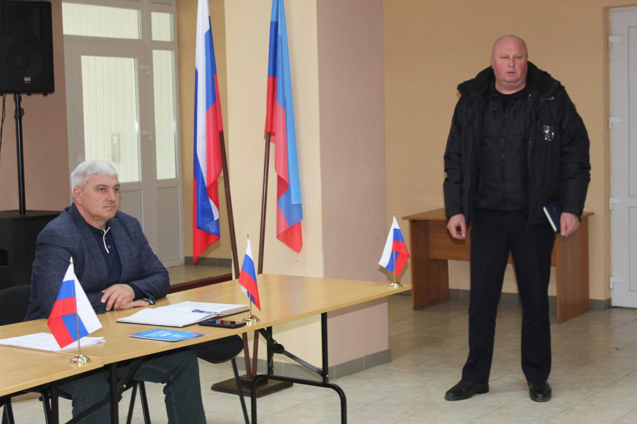 Виталий Коваленко: Сегодня провел еженедельное аппаратное совещание с начальниками структурных подразделений администрации, руководителями предприятий, учреждений и организаций Беловодского муниципального округа