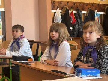 РАЗГОВОРЫ О ВАЖНОМ. 2 марта в школе прошли занятия "Разговоры о важном", на тему: «Цифровой щит. Основные правила безопасности в сети Интернет»