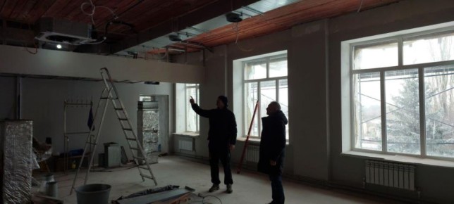 Продолжается ремонт в здании Администрации Беловодского МО при участии региона-шефа