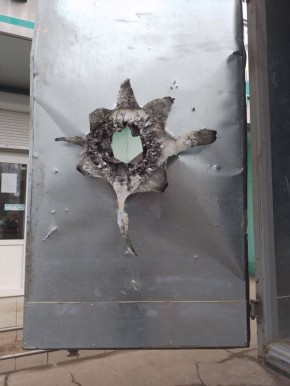 Беспилотник ВСУ атаковал грузовичок с лекарствами в ЛНР