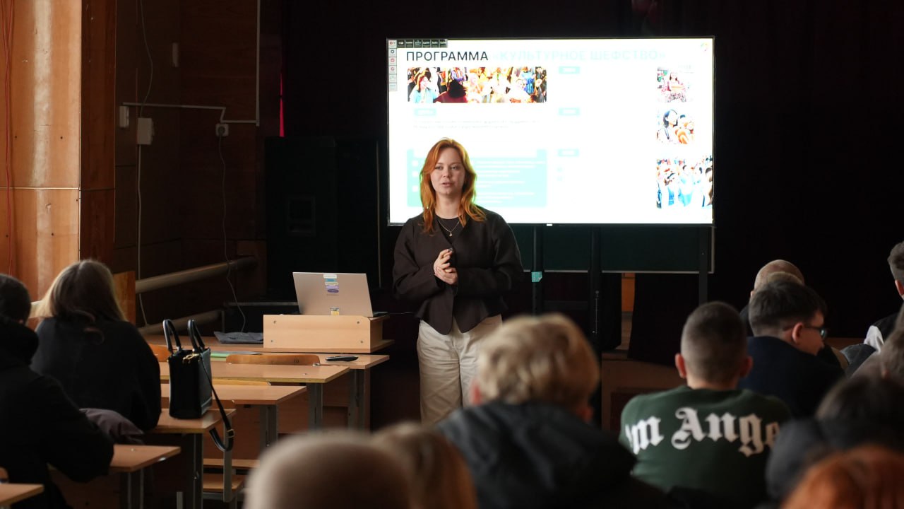 Готовы к новым свершениям. Сотрудники Дома молодежи провели презентацию форумной кампании 2026 года для студентов ФГБОУ ВО «ЛГУ им. В. Даля» КраФИМ в Краснодоне