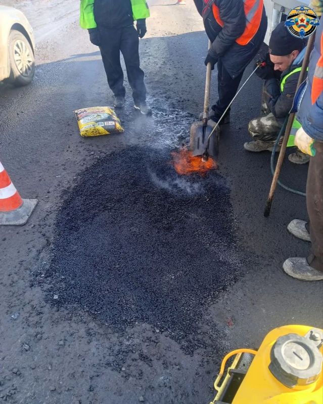 Специалисты мониторят состояние дорожного полотна на магистралях Республики