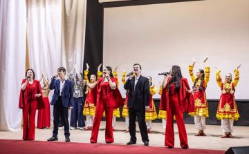 2 марта в зале Перевальского районного Дворца культуры состоялся концерт, организованный для молодёжи студентами Академии Матусовского