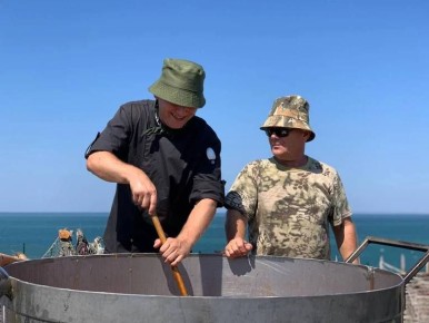 Иван Санаев: Тонна борща: рекорд, достойный национального достояния!