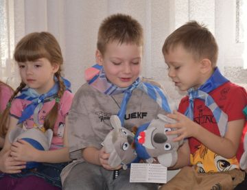 Отдел по обеспечению жизнедеятельности г. Артемовск благодарит администрацию города Бугуруслан за подаренные детские игрушки, книги и напольное покрытие для проведения спортивных тренировок