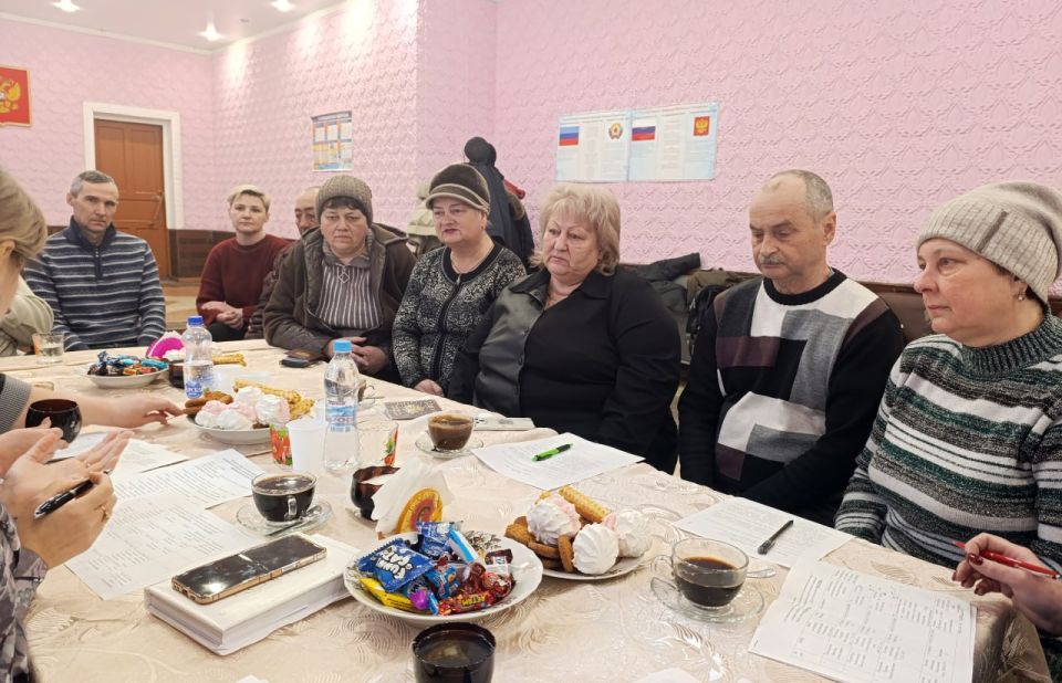 В поселке городского типа Красный Кут состоялась встреча с родственниками военнослужащих, погибших в ходе специальной военной операции