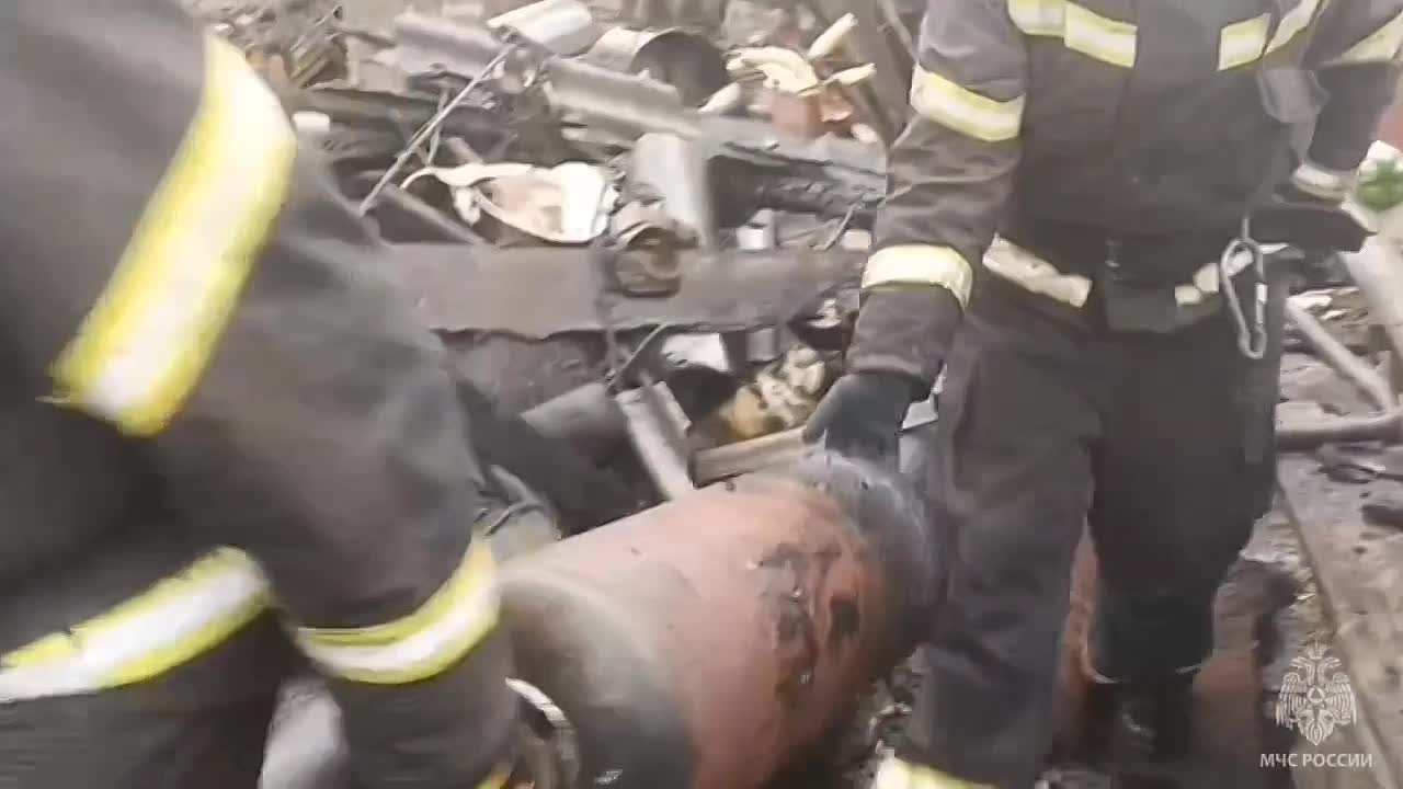 Газовые баллоны едва не взорвались на пожаре в Первомайске