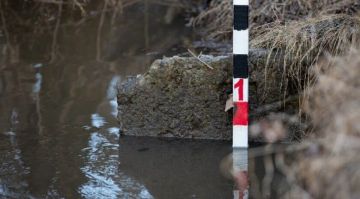 Участок дороги и 11 низководных мостов остаются подтопленными в ЛНР