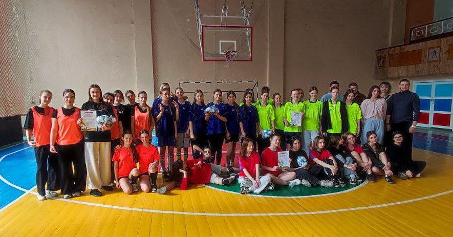 В преддверии Международного женского дня, в Антраците состоялось яркое спортивное событие – турнир по мини-футболу «Хрустальные бутсы»