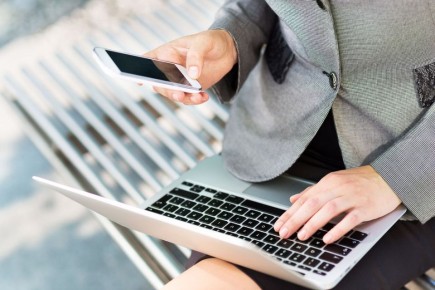 Россиянок предупредили о мошенничестве с билетами в театр на 8 Марта