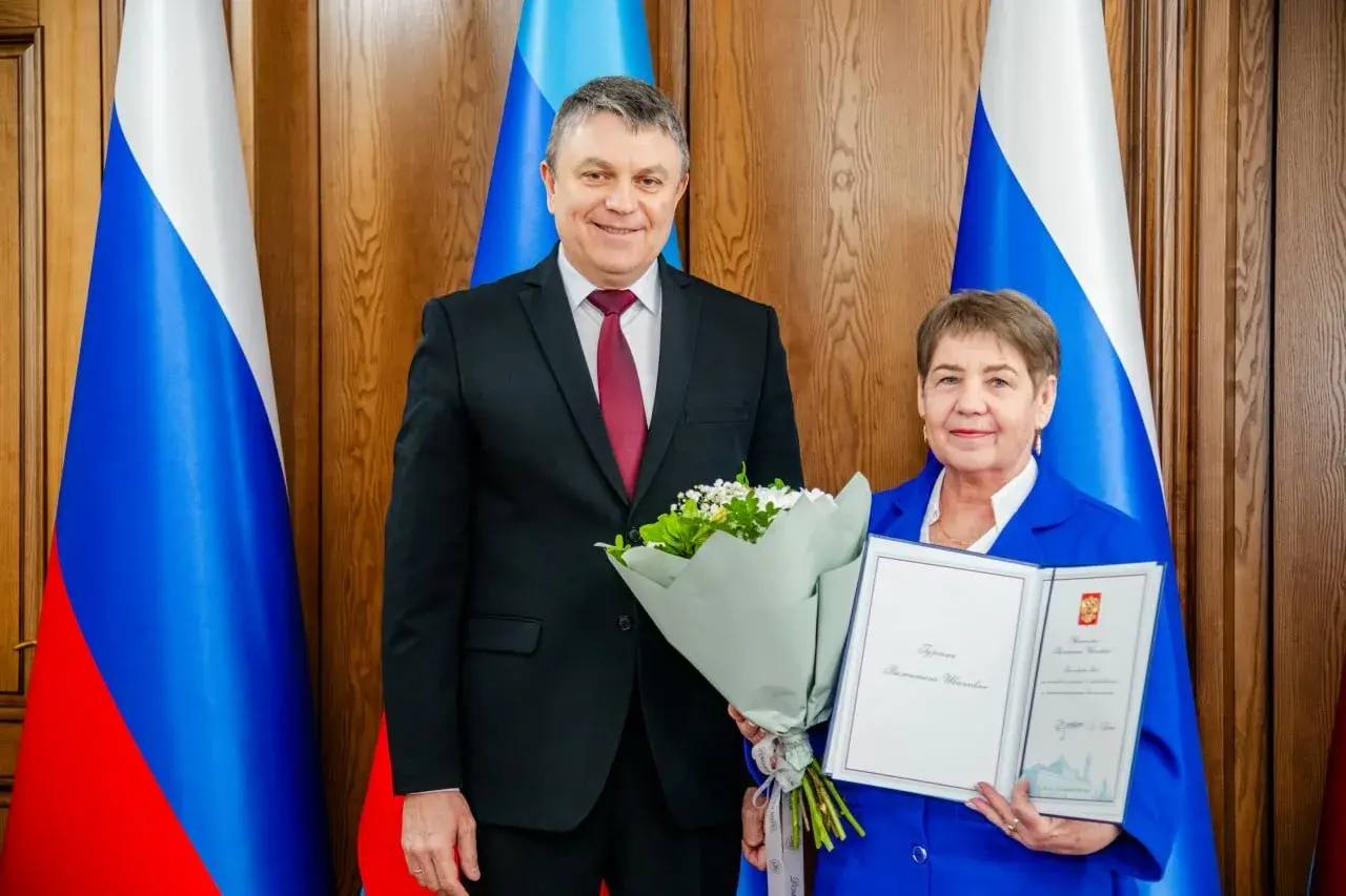 В преддверии Международного женского праздника Глава ЛНР наградил активисток Союза женщин России