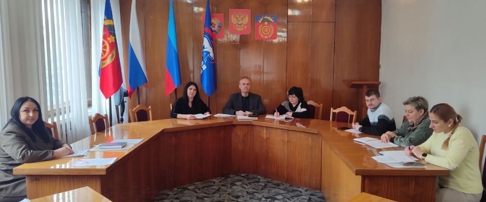 В Администрации состоялось заседание рабочей группы по противодействию нелегальной занятости под председательством заместителя главы Администрации Антрацитовского МО Михаила Удовенко, с участием представителей управления...