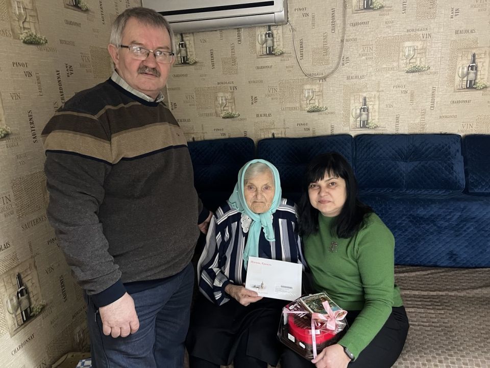 В преддверии праздника 8 марта и в связи с 97-летием, сегодня в с. Платоновка труженице тыла Хоптенко Меланье Николаевне было вручено поздравительное письмо с Днём рождения от Президента Российской Федерации Путина В.В