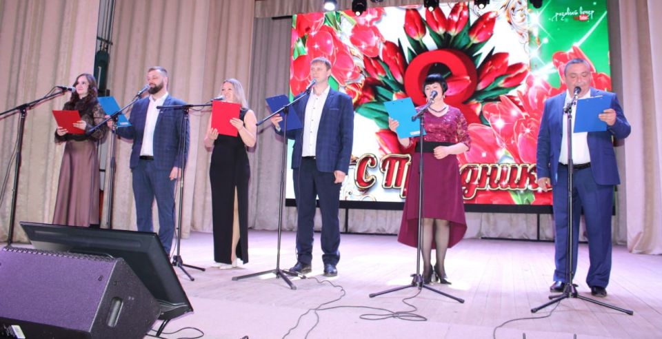 В Белокуракинском Доме культуры состоялся праздничный концерт, посвящённый празднованию 8 Марта