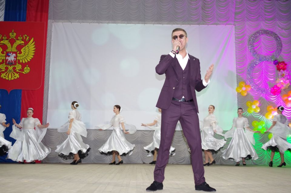 Праздничный концерт ко Дню 8 Марта в Славяносербске: женщины в центре внимания!