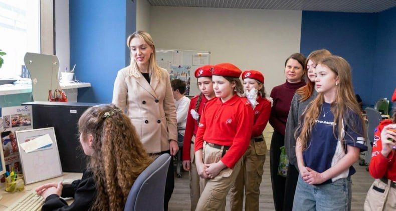 Волгоградские журналисты раскрыли секреты профессии юнармейцам из ЛНР