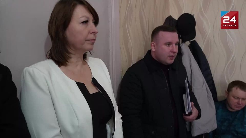 От газоснабжения до документов: депутат Госдумы Виктор Водолацкий провел прием граждан в Антрацитовском округе