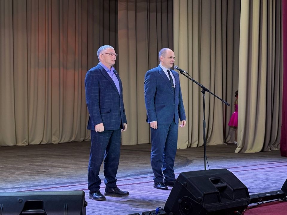 Для милых дам: в Красном Луче прошел концерт в честь 8 Марта