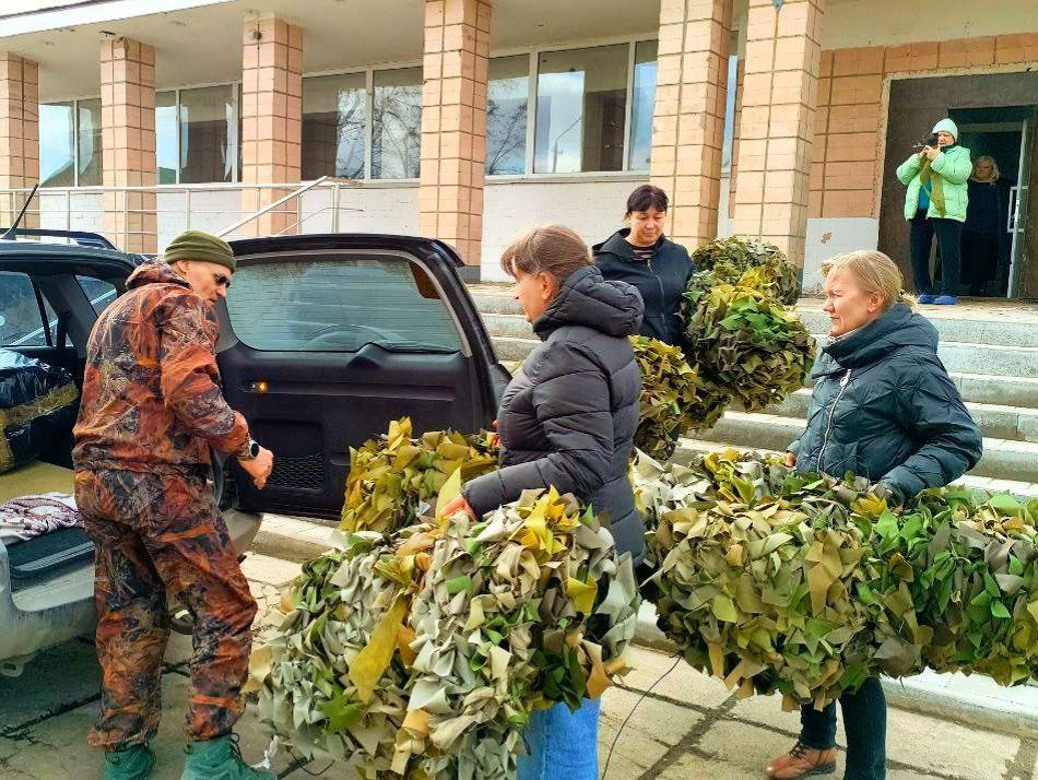 Виктория Сошина: Тёплое прикосновение сердец наших женщин добралось до линии фронта