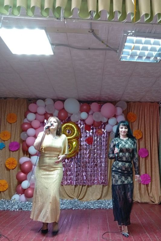 8 марта – Международный женский день, это время, когда прекрасная половина человечества принимает подарки и пожелания в свой адрес