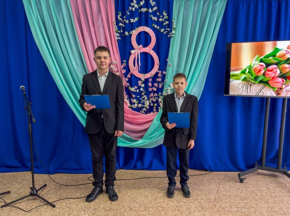 Праздничная программа «Комплименты весны» в поселке Новосветловка