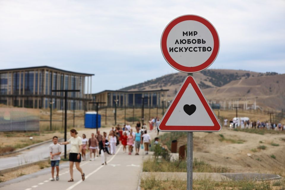 Юг. Май. Кино — стань волонтёром фестиваля «Киномаёвка»