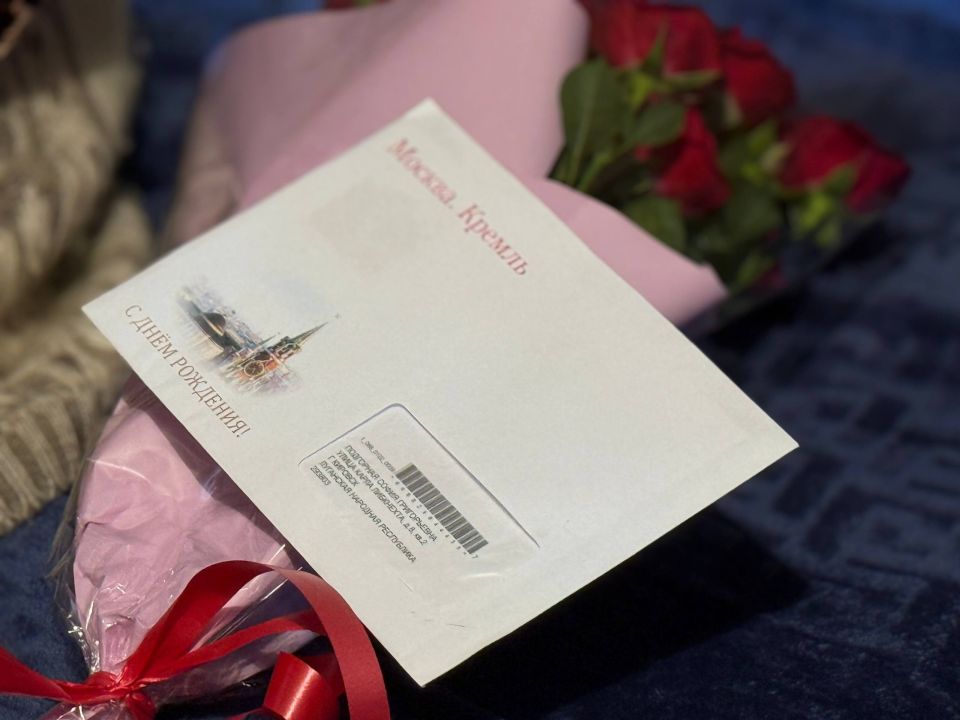 Виктория Сергеева: 100 лет Великой жизни. Сегодня, 7 марта, совместно с прокурором г. Кировска Бредихиным Юрием Дмитриевичем сердечно поздравили замечательную женщину — ветерана Великой Отечественной войны Подгорную Софию...