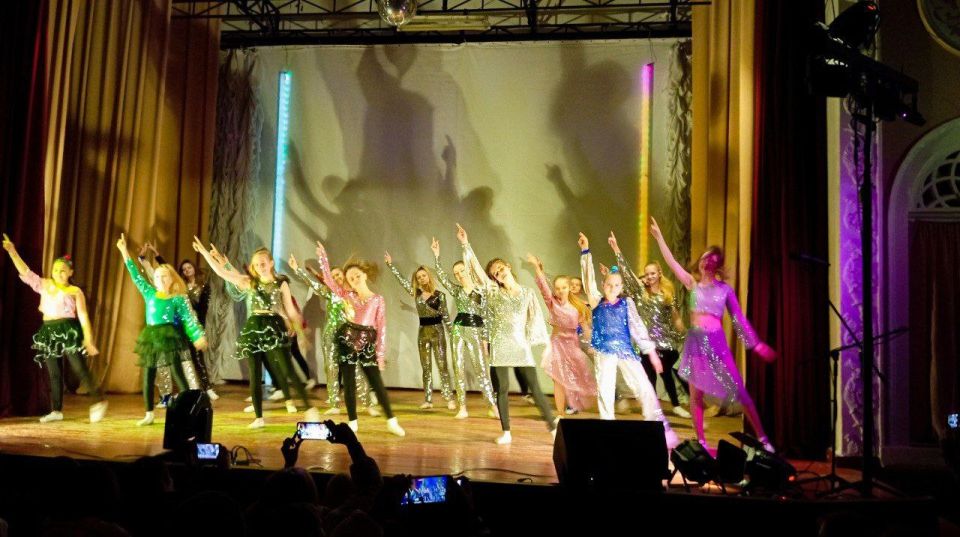 В преддверии Международного женского дня 8 марта в Доме культуры им. Горького пгт Ясеновский состоялся праздничный концерт "Букет красивых поздравлений"