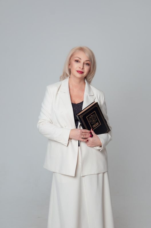 Наталия Пащенко: Дорогие женщины Луганской Народной Республики! Глубокоуважаемые коллеги, милые девочки, девушки, мамы, сестры, бабушки и прабабушки!