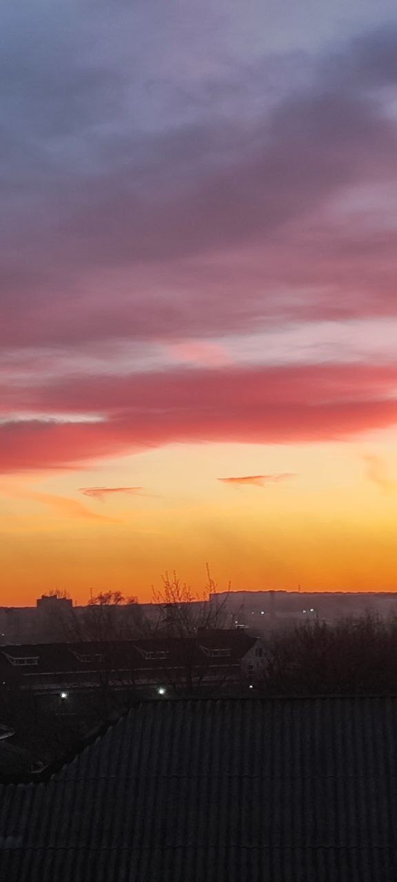 Волшебный закат над вечерним Луганском