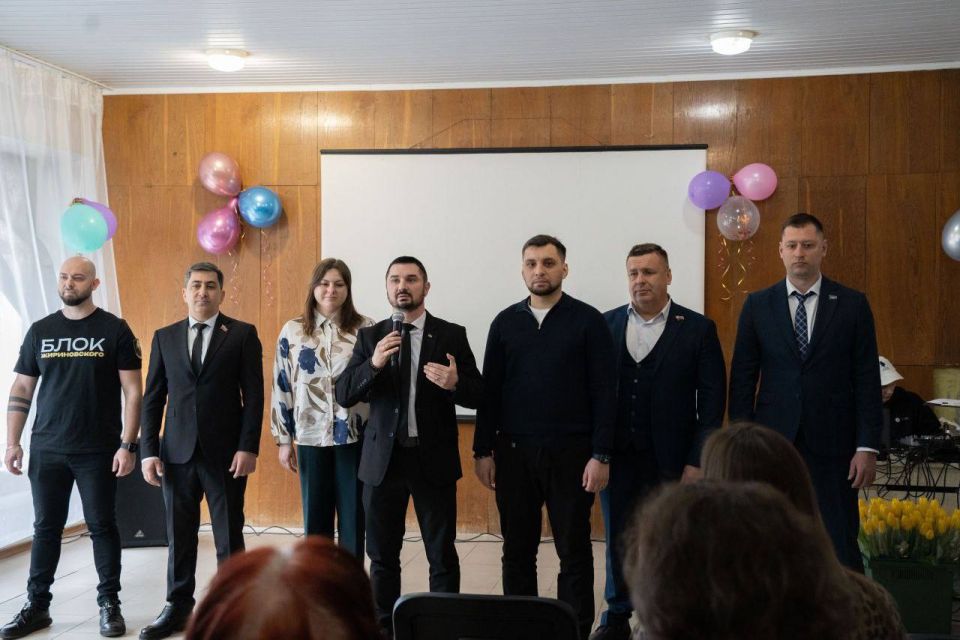 Поздравление медицинских работников с Международным женским днём