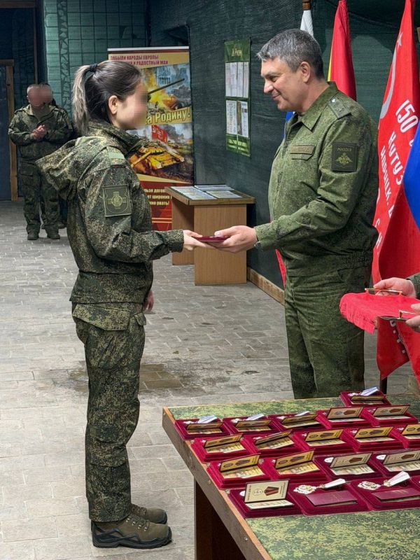 Леонид Пасечник: «Приехал в расположение 25-й общевойсковой армии группировки «Запад», чтобы лично поздравить наших чудесных защитниц»