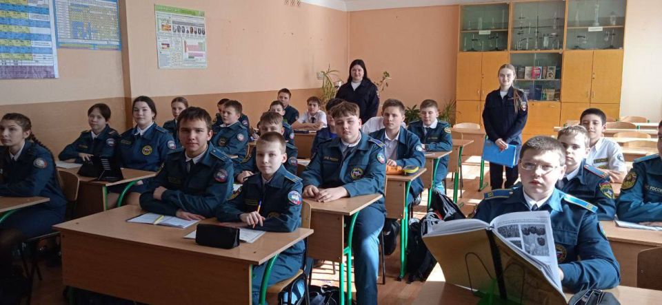 111111 Сотрудники подразделения по вопросам миграции ОМВД России «Артёмовский» провели встречи со старшеклассниками четырёх столичных школ