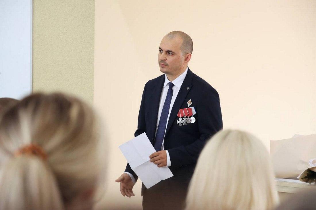 Главврач опорного медучреждения Алтая отправится в командировку в ЛНР