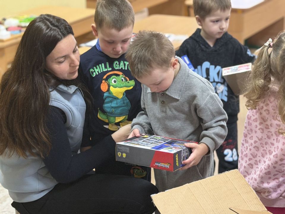 Единороссы Прикамья передали очередную помощь учреждениям культуры и образования Северодонецка