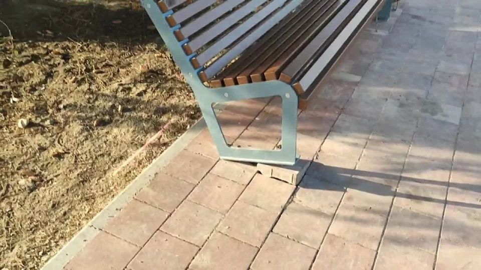 Друзья, жители Станицы Луганской! Совсем недавно мы радовались обновленной аллее на квартале Молодежном, гуляли с детьми возле Стеллы с аистами, отдыхали на новых лавочках