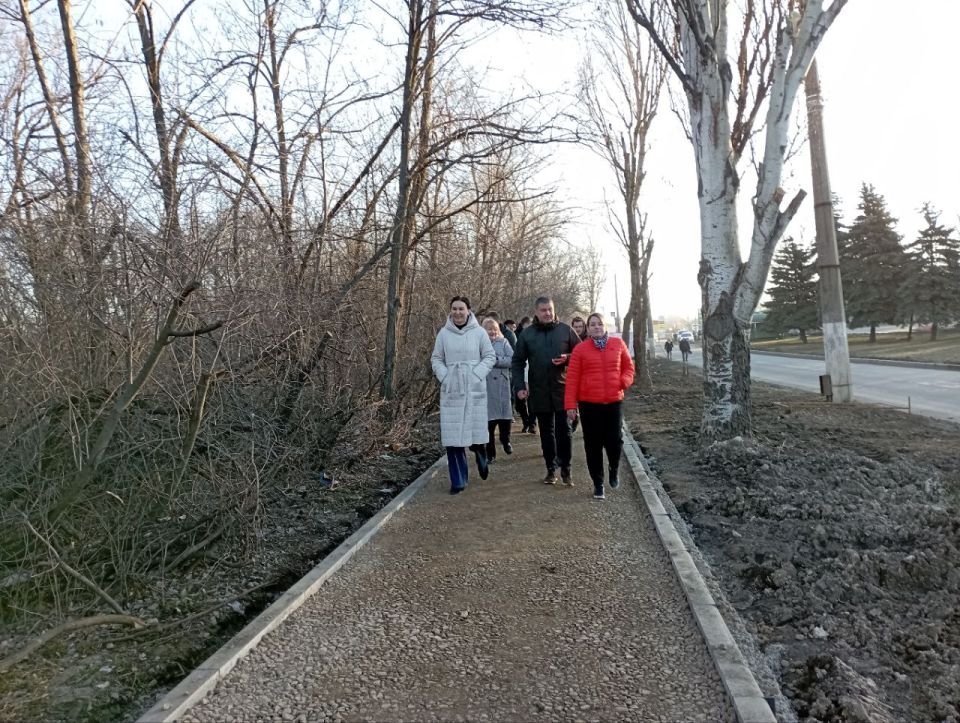 Яна Пащенко: Московские специалисты начали демонтаж бордюрного камня и старого асфальта на улице Буденного