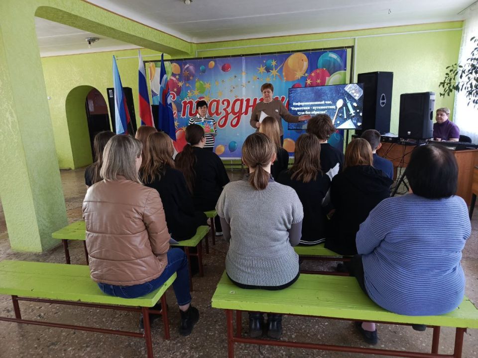 С целью противодействия употреблению наркотических средств среди подростков и молодежи, сотрудники отдела жизнеобеспечения пгт Новодарьевка совместно с работниками ДК им. Ленина провели информационный час «Наркотики – зло...
