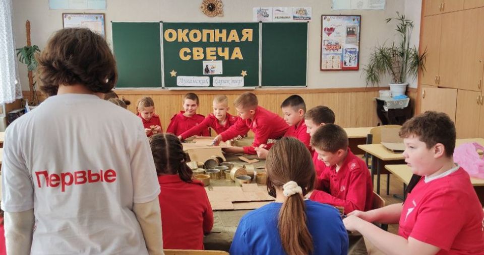 Учащиеся Свердловской СШ №9 присоединились ко Всероссийской акции «Окопная свеча»