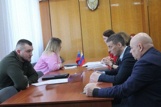 Кировск с рабочим визитом посетил Министр молодежной политики ЛНР Михаил Голубович