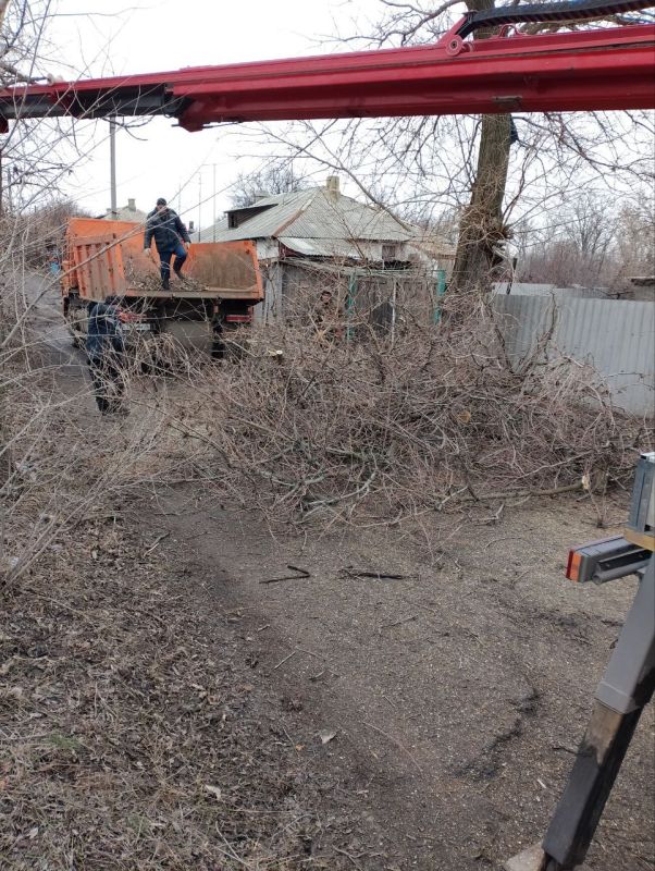 Аварийная бригада электриков шефа-региона АО «СУЭНКО» «Западные электрические сети» из Курганской области в тесном сотрудничестве с Краснодонским РЭС филиалом АО «Юго-Западная электросетевая компания» — «Луганскэнерго»...