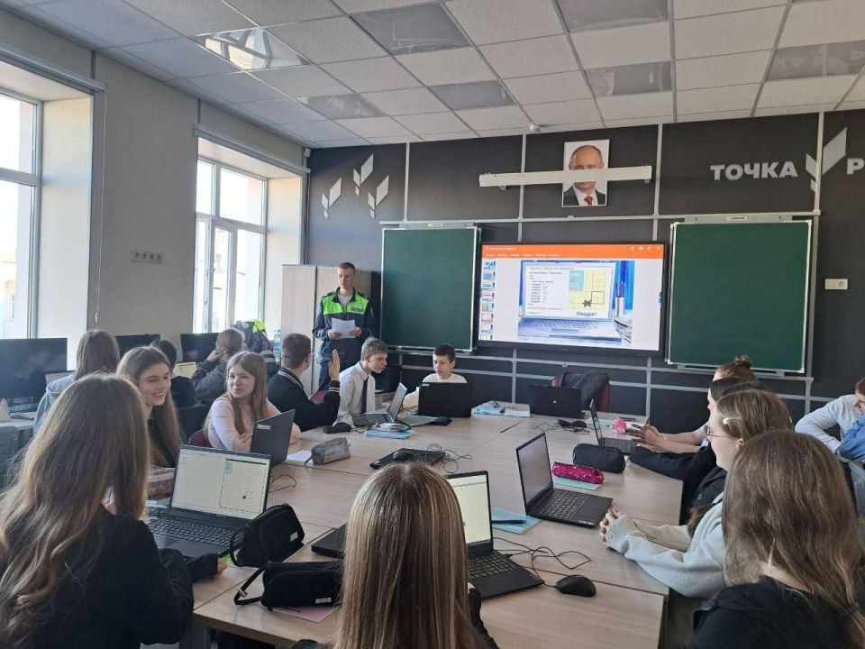 Сотрудники ОГИБДД ОМВД России «Антрацитовский» провели викторины по знаниям ПДД