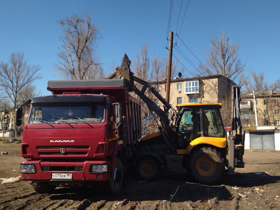 Сегодня в городе Суходольске проведены работы по наведению порядка на точках сбора твердых коммунальных отходов