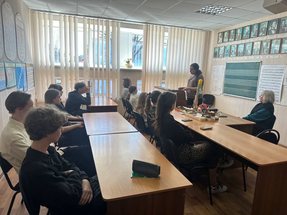 11 марта в Перевальской детской школе искусств в рамках недели мастер-классов от преподавателей Академии Матусовского состоялась встреча на теоретическом отделе